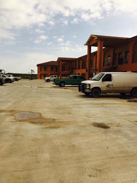 Texan Inn And Suites Tilden Exterior foto